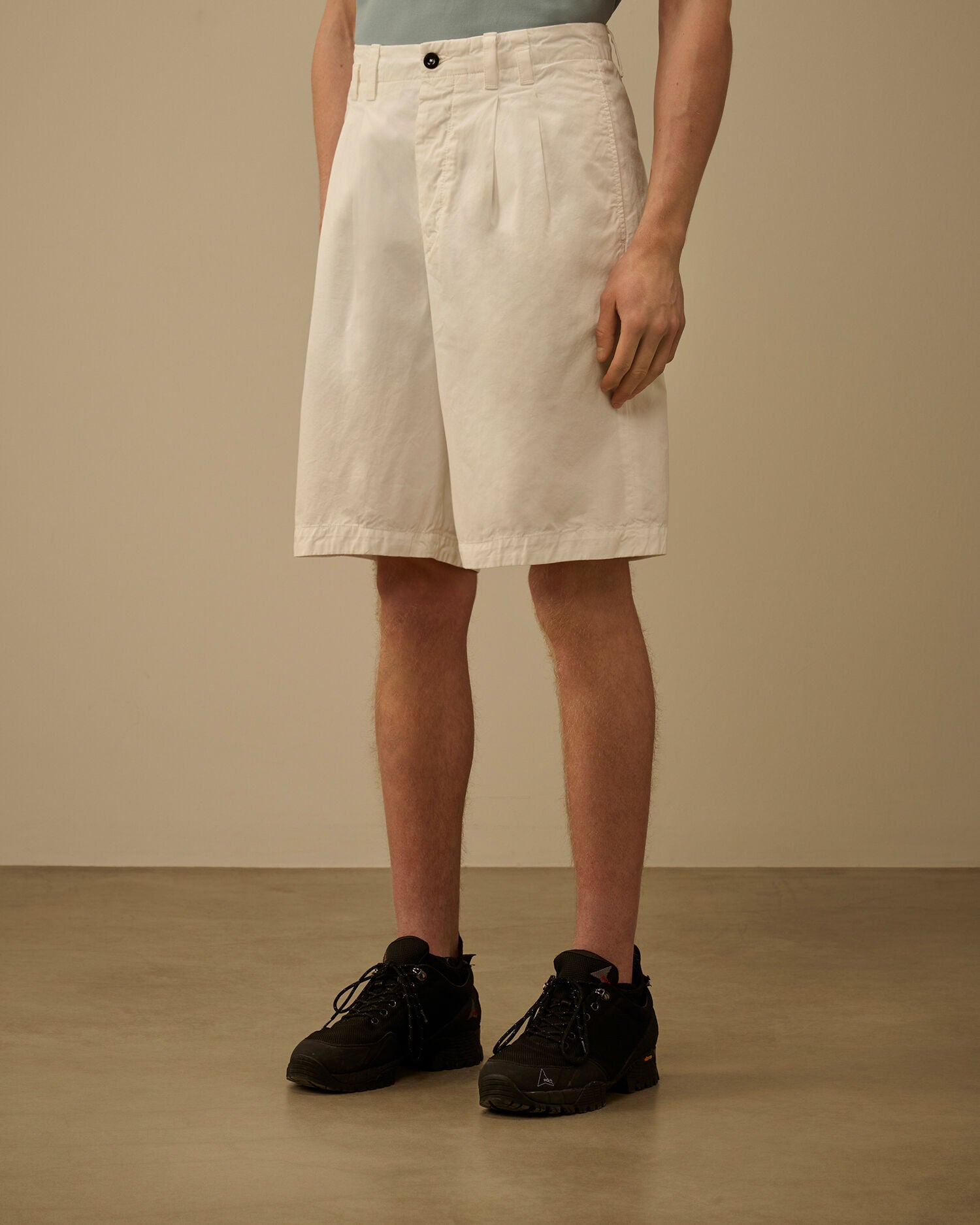 Cotton Gabardine Loose Pinces Shorts, GAUZE WHITE