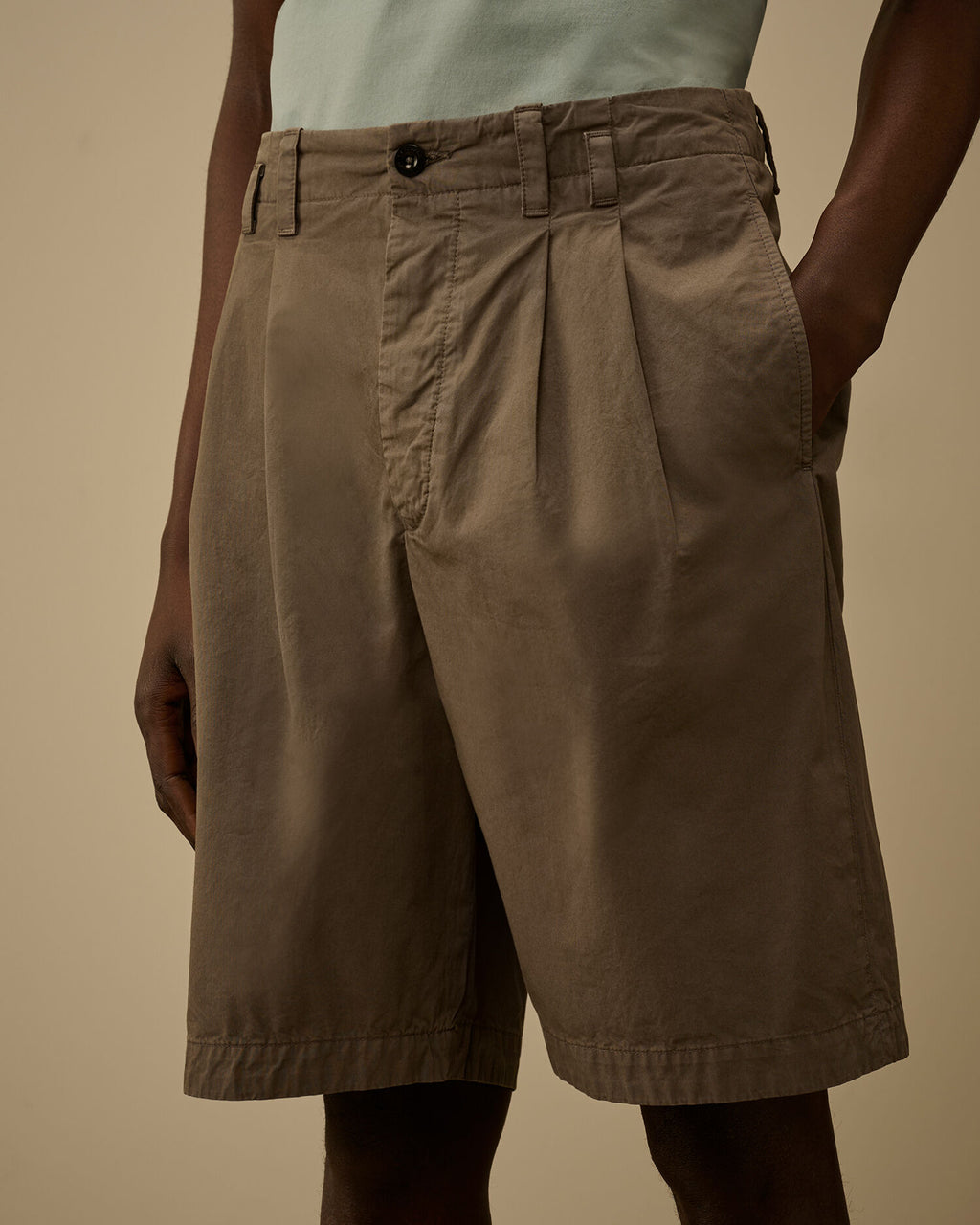 Cotton Gabardine Loose Pinces Shorts, GUNMETAL - GREY