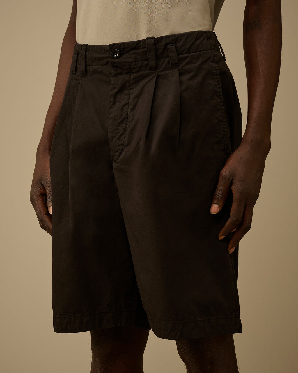 Cotton Gabardine Loose Pinces Shorts, BLACK
