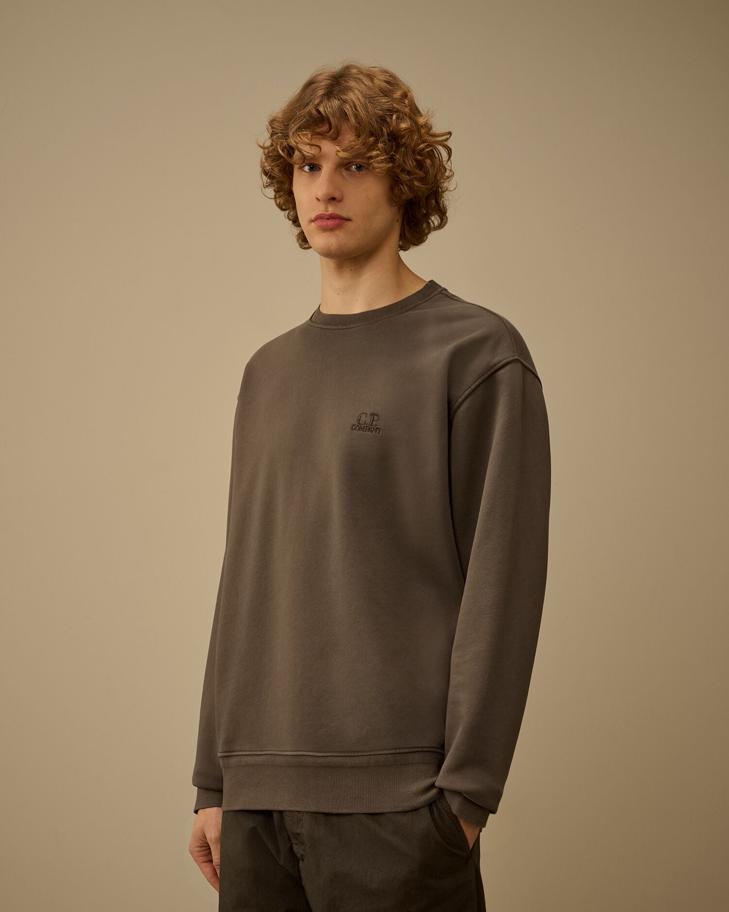 Cotton Diagonal Fleece Resist Dyed Crewneck Logo Sweatshirt, GUNMETAL - GREY